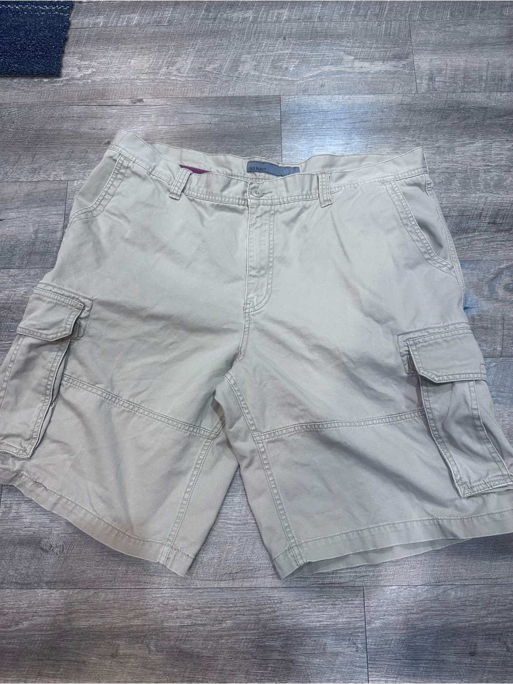 Old Navy Men's Cargo Shorts in Light Khaki